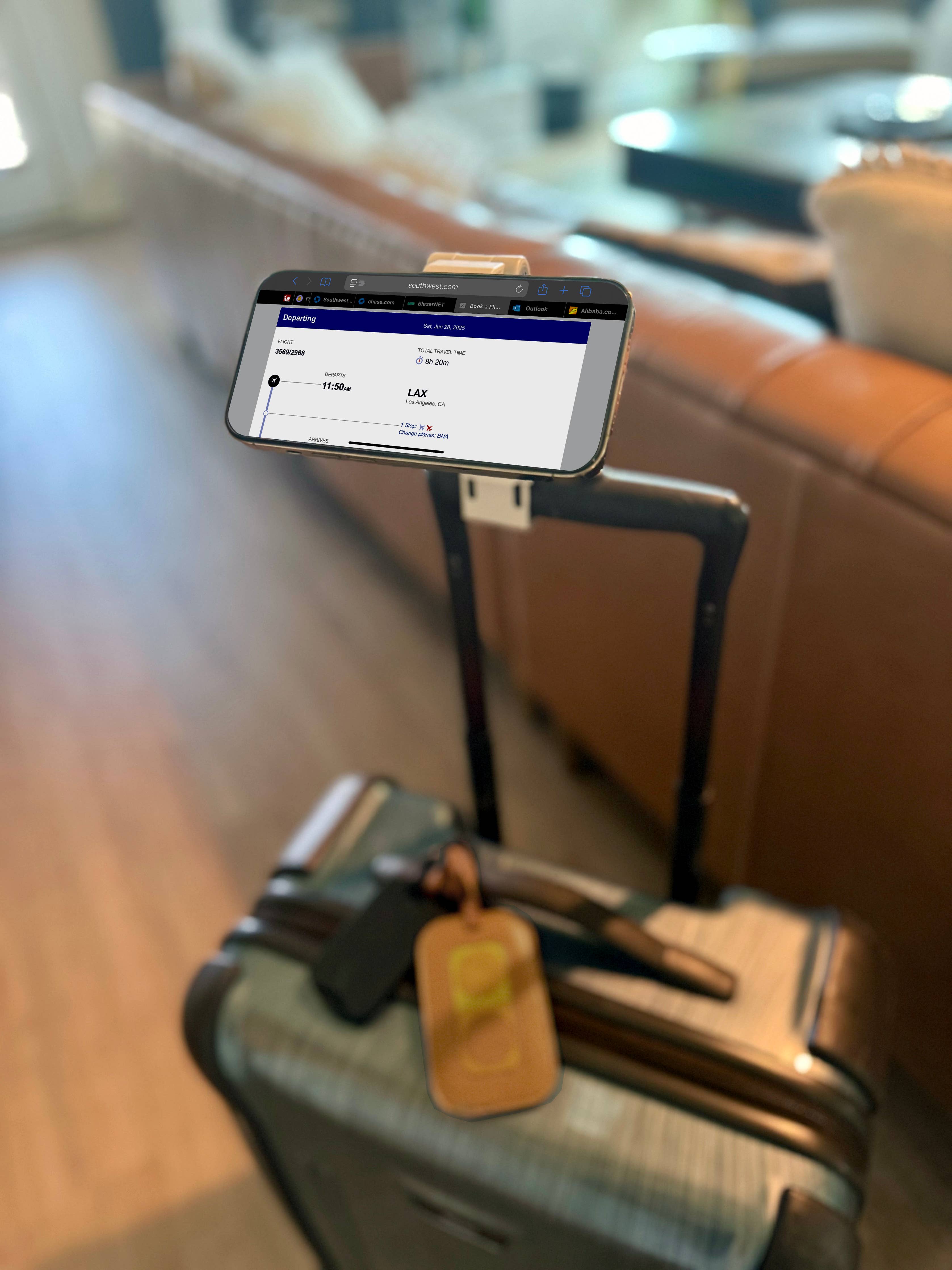 Tech Candy - HOLD IT RIGHT THERE MAGNETIC TRAVEL PHONE STAND