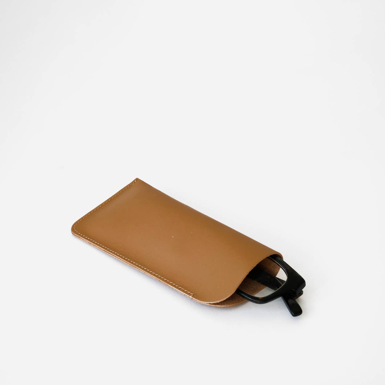 Minor History - The Looker Glasses Case - Saddle