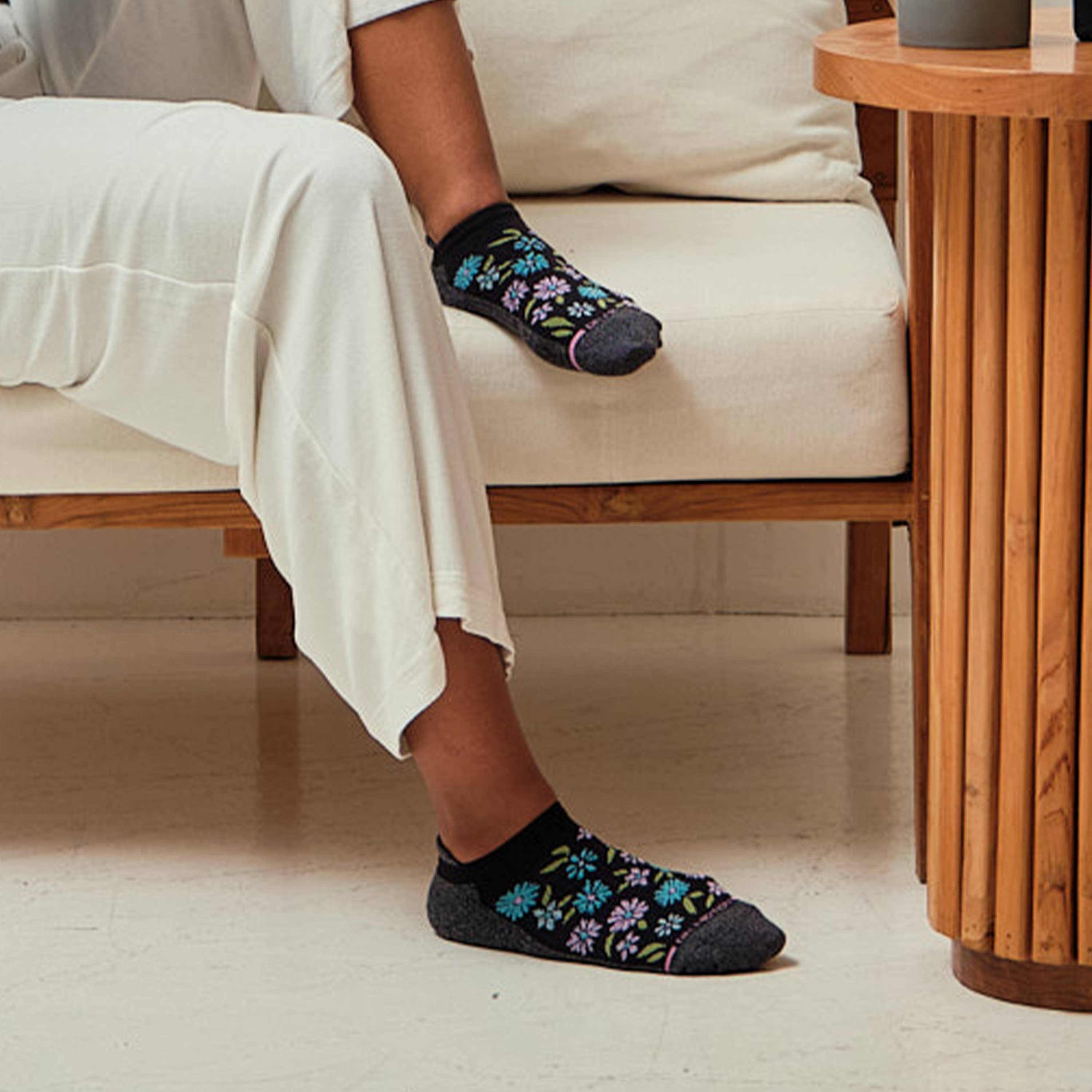 Dr. Motion - GROOVY FLORAL | ANKLE COMPRESSION SOCKS FOR WOMEN