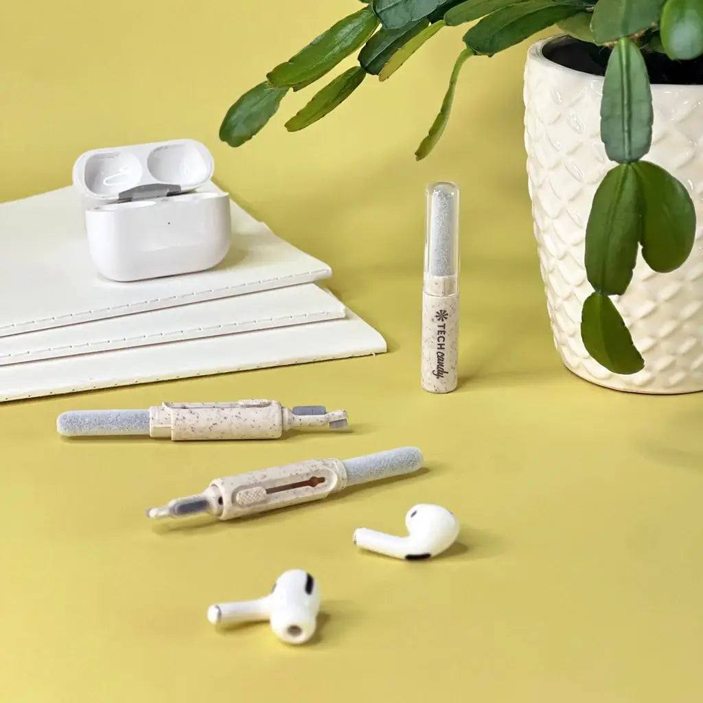 Tech Candy - TEENIE WEENIE EARBUD CLEANIE