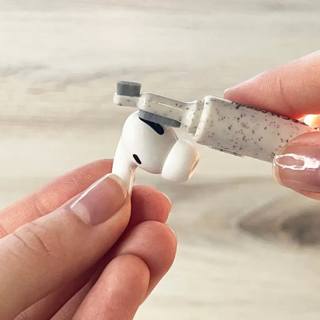 Tech Candy - TEENIE WEENIE EARBUD CLEANIE