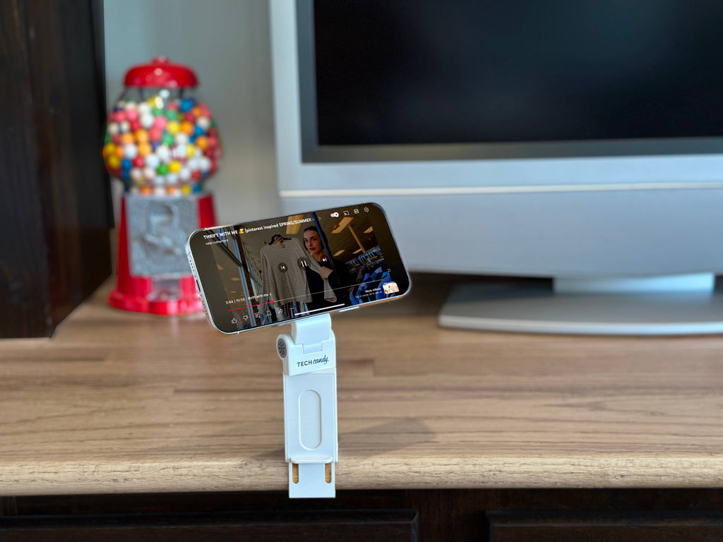 Tech Candy - HOLD IT RIGHT THERE MAGNETIC TRAVEL PHONE STAND