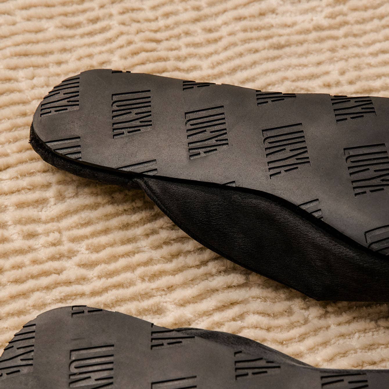LUNYA - The Silk Slipper
