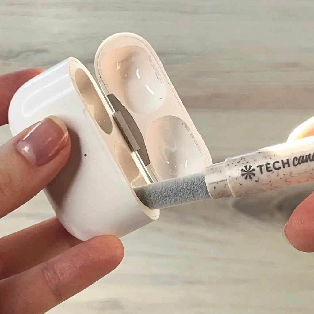 Tech Candy - TEENIE WEENIE EARBUD CLEANIE