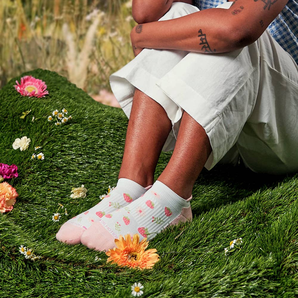 Dr. Motion - STRAWBERRY GARDEN | ANKLE COMPRESSION SOCKS FOR WOMEN