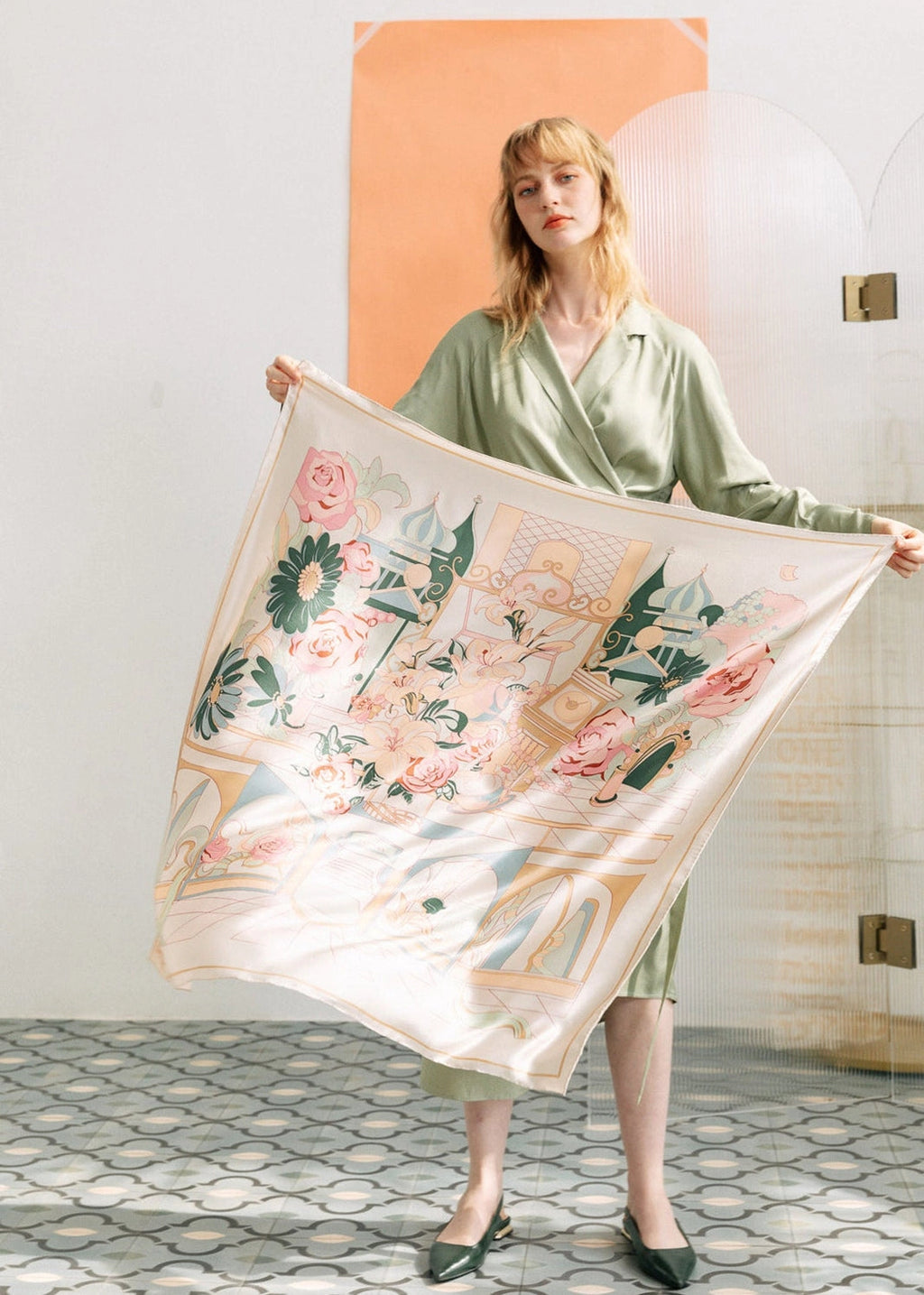 Lost Pattern NY Vintage Blooms Scarf in Champagne 2