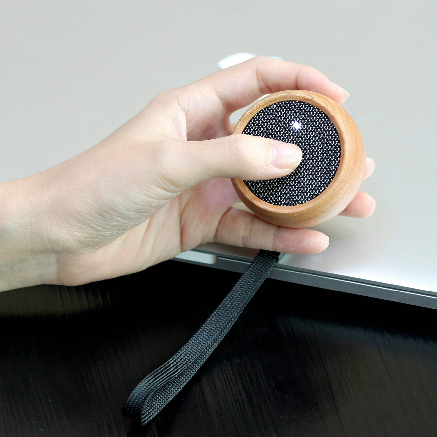 Gingko Design - Tumbler Selfie Speaker