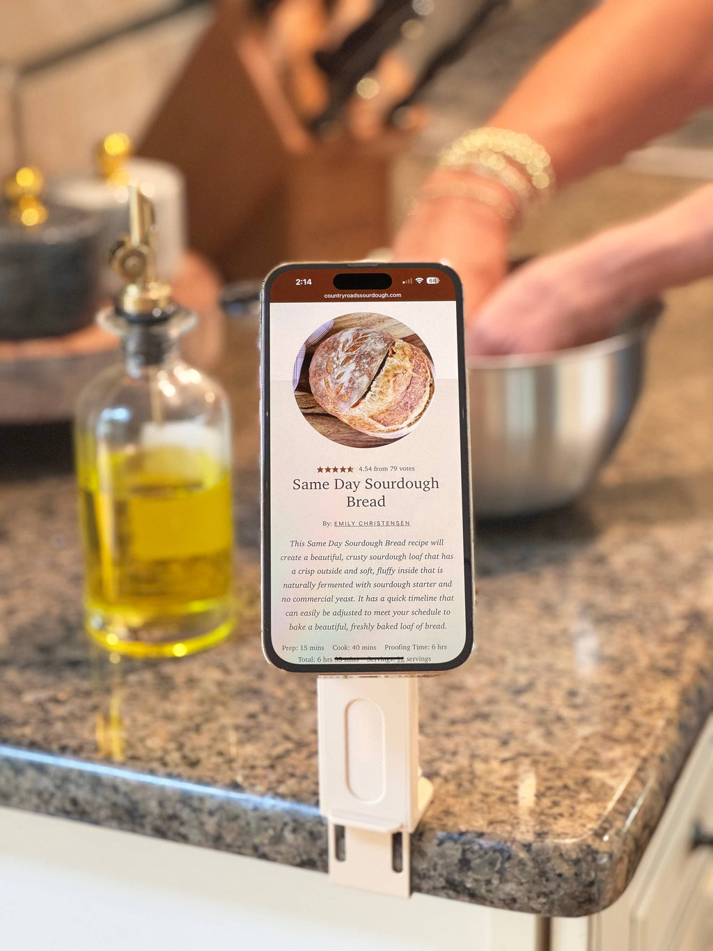 Tech Candy - HOLD IT RIGHT THERE MAGNETIC TRAVEL PHONE STAND