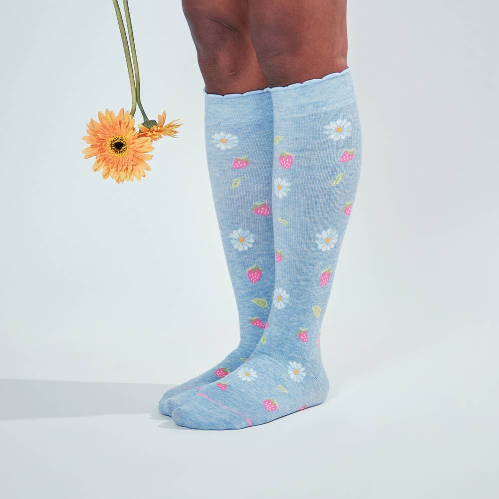 Dr. Motion - STRAWBERRY FLORAL | KNEE-HIGH COMPRESSION SOCKS FOR WOMEN