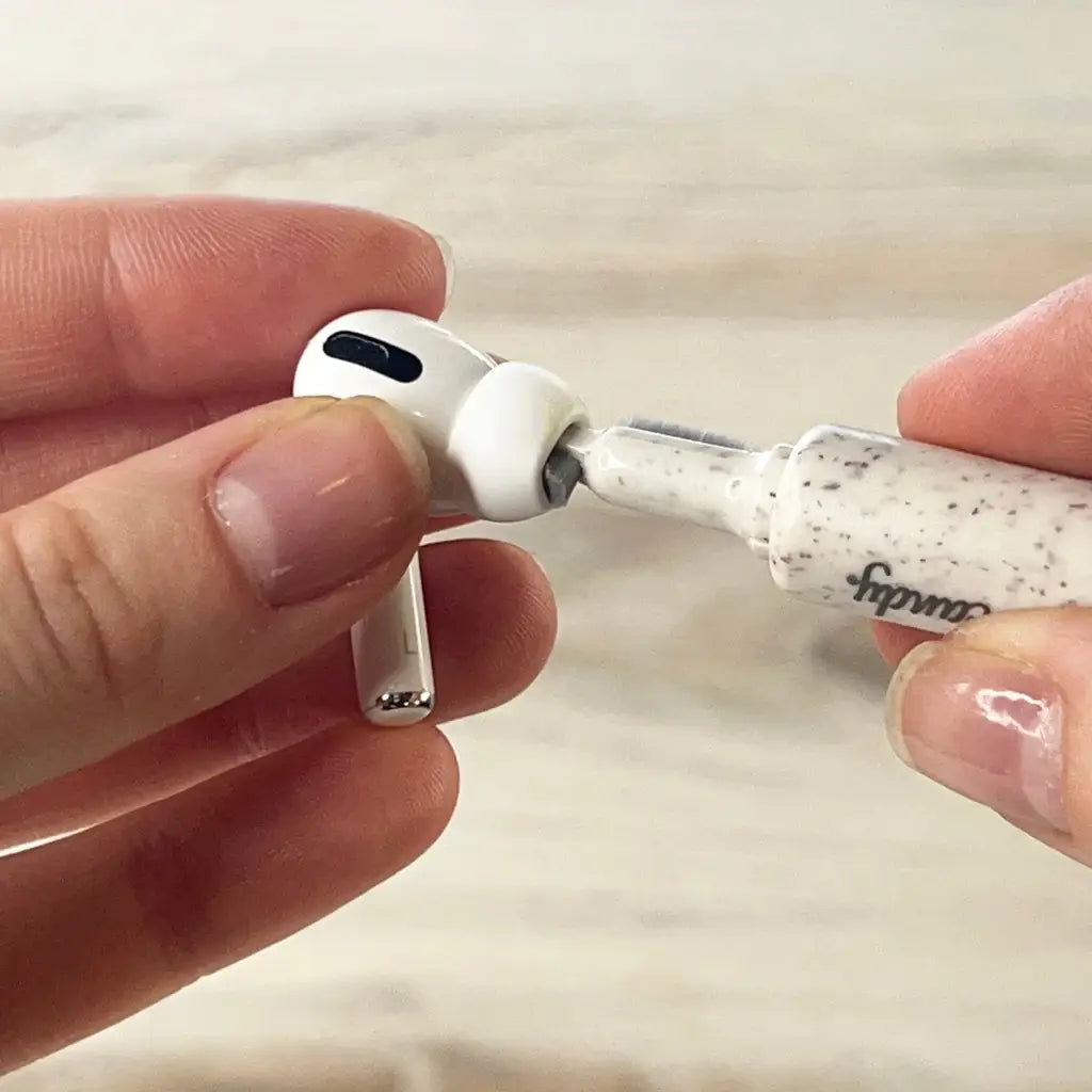 Tech Candy - TEENIE WEENIE EARBUD CLEANIE