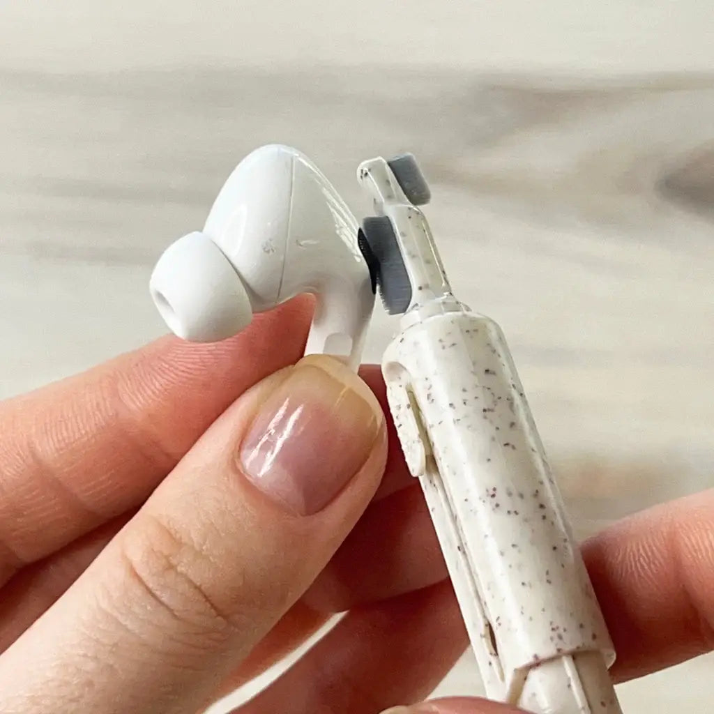 Tech Candy - TEENIE WEENIE EARBUD CLEANIE