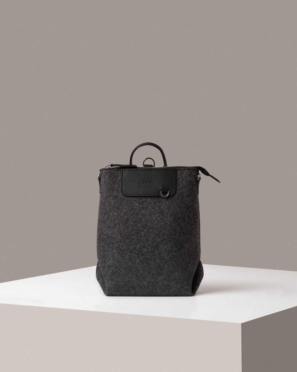 Graf Lantz - Bedford Merino Wool Midi Backpack in Charcoal