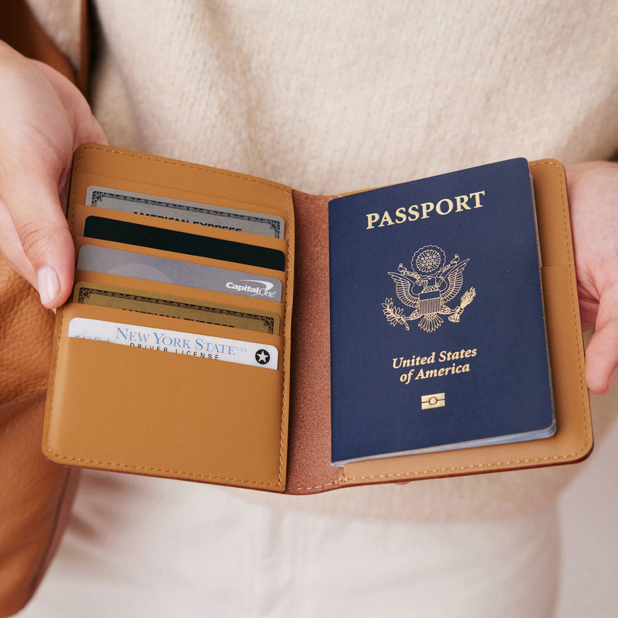 Minor History - The Atlas Passport Wallet in Saddle