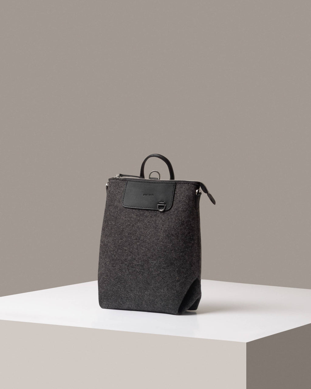 Graf Lantz - Bedford Merino Wool Midi Backpack in Charcoal