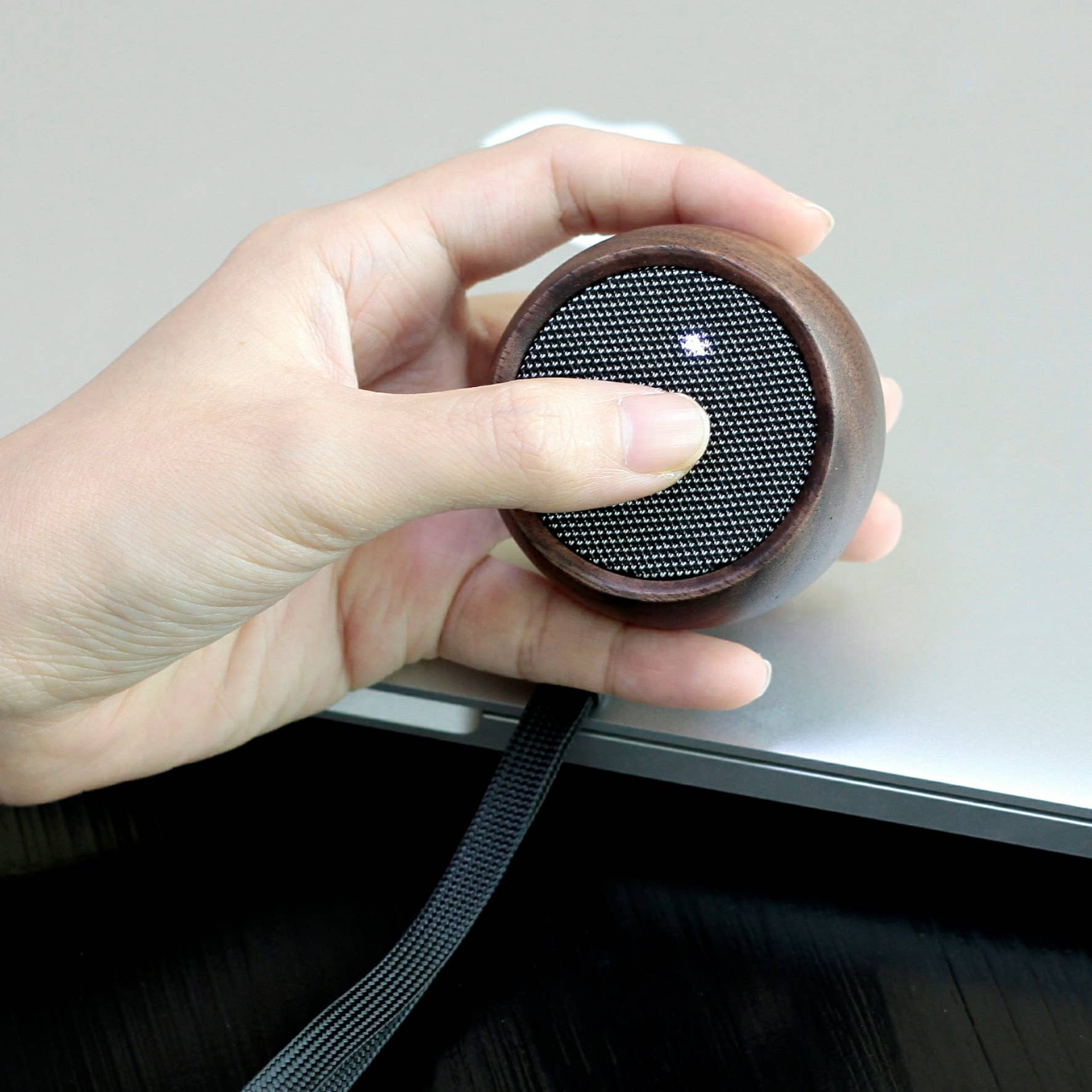 Gingko Design - Tumbler Selfie Speaker