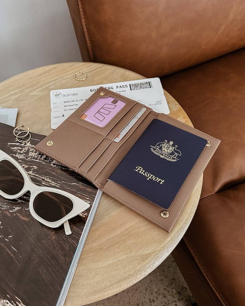 Louenhide - Venice Passport Holder - Mocha